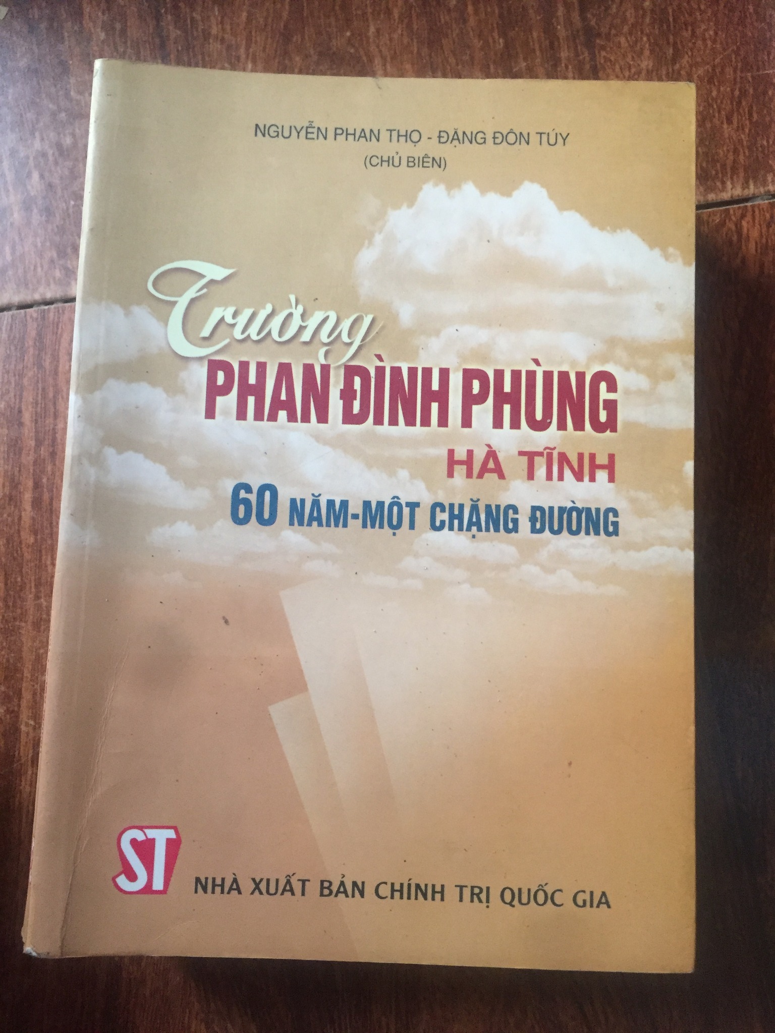 Trường Phan Đình Phùng Hà Tĩnh 60 năm một chặng đường - Nguyễn Phan Thọ - Đặng Đôn Tuý